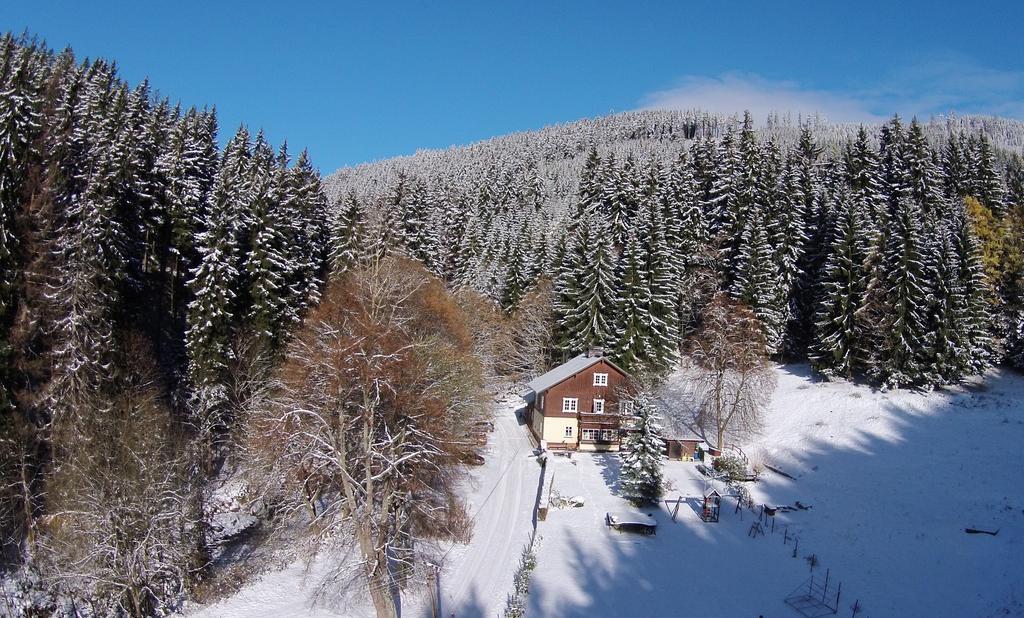 Myslivna Hotel Черни Дул Екстериор снимка