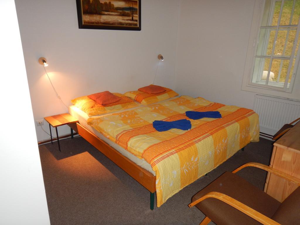 Myslivna Hotel Черни Дул Екстериор снимка